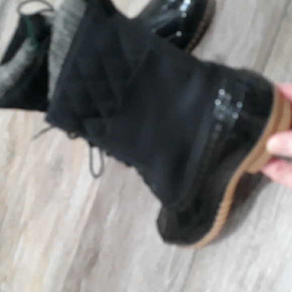 Just Fabulous black nylon and rubber lace up rain boots. Size 7.5 - Picture 4 of 9